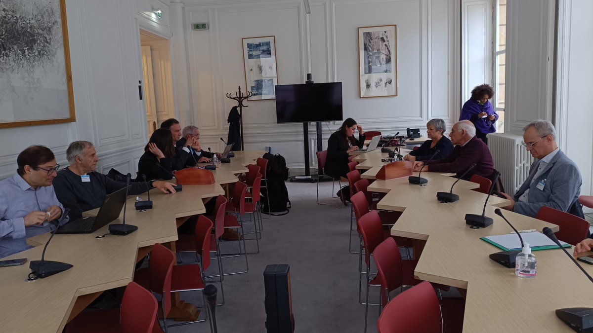 Préparation en direct du colloque sur les trains de nuit  a 17h au palais Bourbon avec la députée Valérie Rossi.