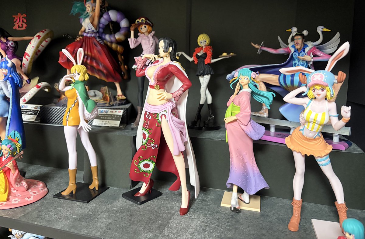 Grandistaハンコック GLITTER&GLAMOURSにくらべて でかいけど、造形