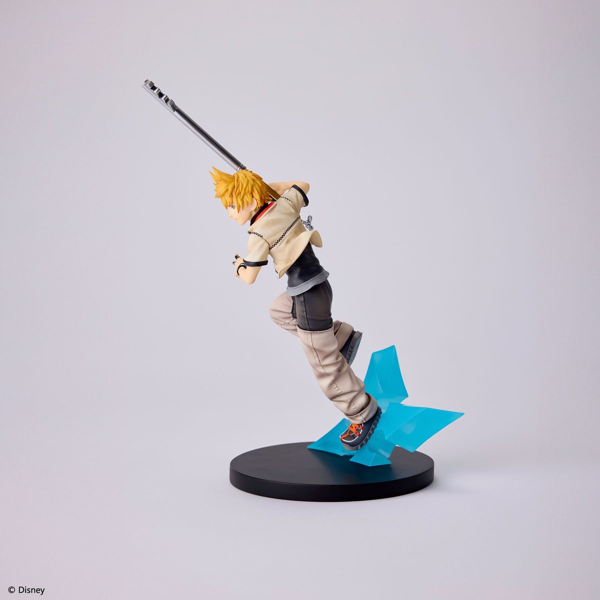 🌇 Roxas is here to protect Twilight Town in the latest Kingdom Hearts "FORM-ISM" figurine!

⬇️ Pre-order today!
🛒 buff.ly/PhPEPad
📆 Release Date: April 2026

#KingdomHearts #KH2 #Roxas