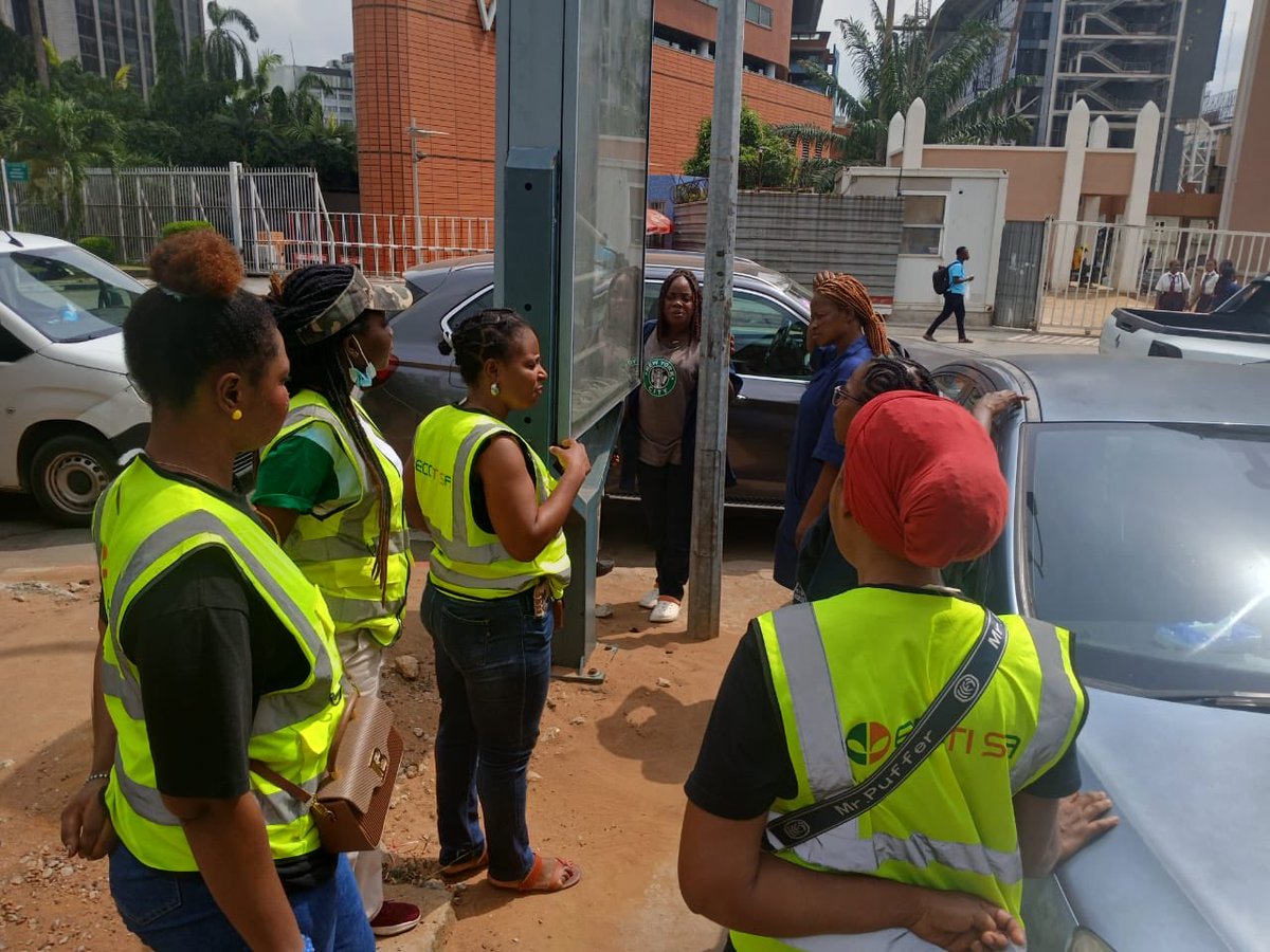 Accentuation de la sensibilisation à la Rue des Banques au Plateau

Mercredi 18 février  2026

Sensibilisation renforcée avec les agents de la Mairie du Plateau : conditionnement des déchets dans des sacs poubelles et respect des horaires de sortie des déchets.

#Ecotisa #Abidjan