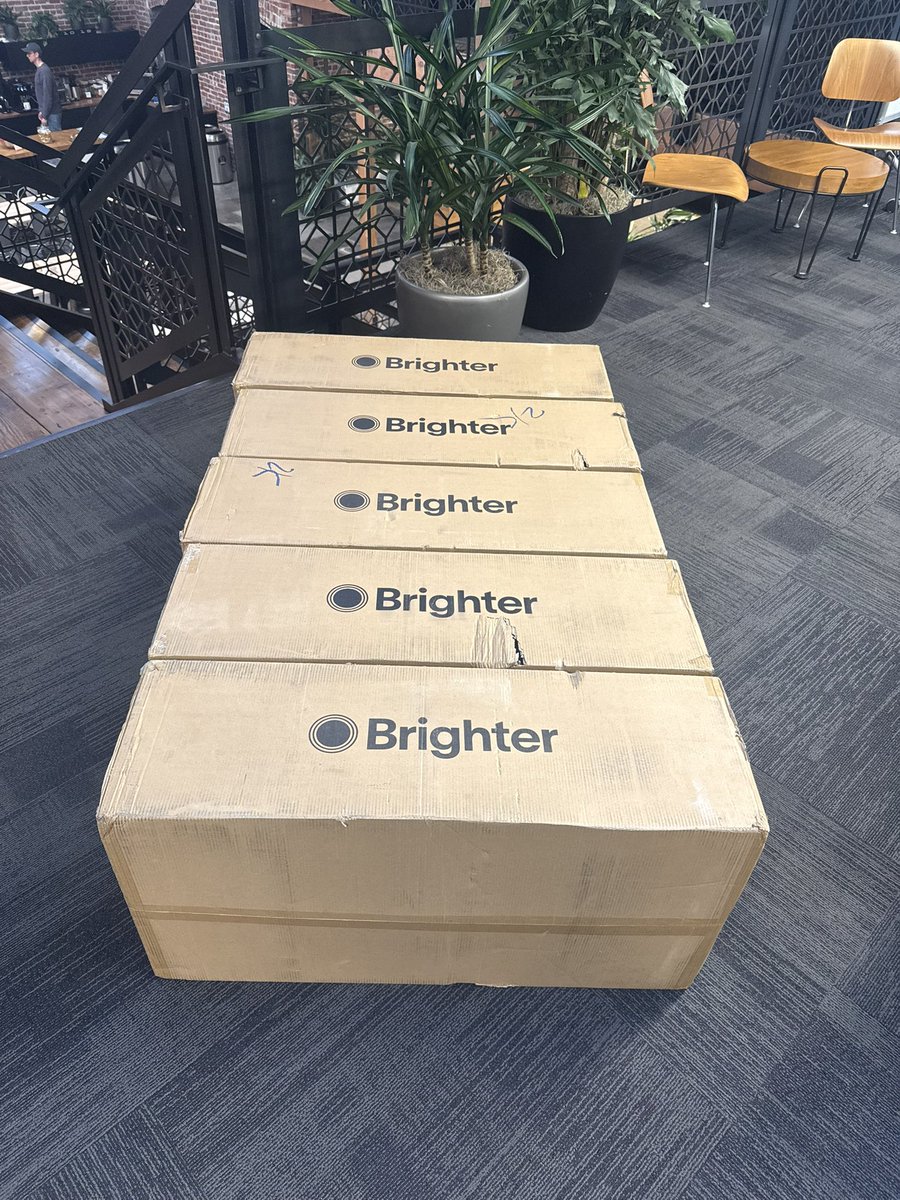 AndrewYatzkan's tweet photo. 300,000 high-quality lumens from @brighterlamp https://t.co/Ql8D3vQum9