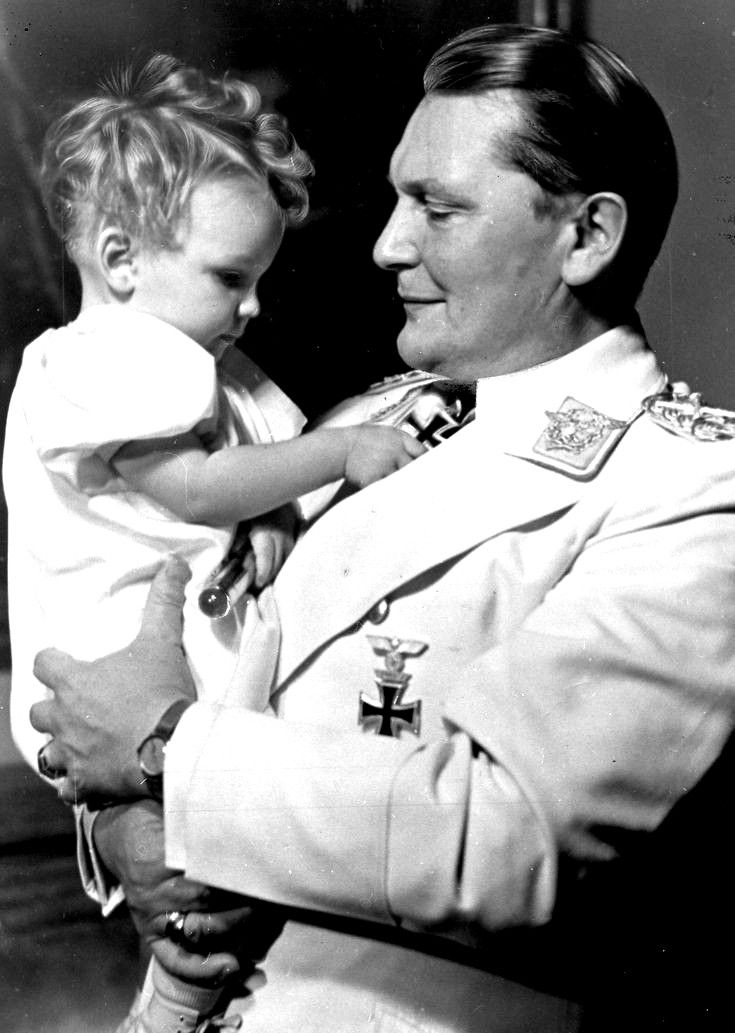 Ewig_Nacht's tweet image. "You are not a being fallen from the clouds you are a link in the chain of your ancestors. The blood that flows in your veins is not your own it is the blood of your forefathers, and you are its guardian for those who will follow."
— SS-Hauptamt, Glauben und Kämpfen.