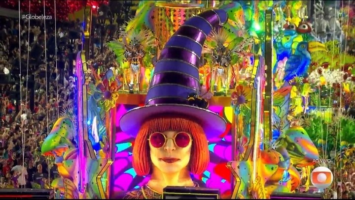 Muito pesado o que estão fazendo com a Mocidade. 

Estar em penúltimo com um carnaval tão bonito é... ABSURDO!