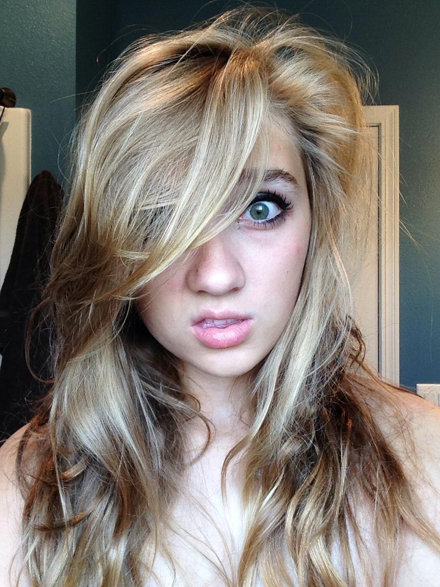 Viens me voir tinyurl.com/ddfytkzh je suis dans ma chambre en tenue bien légère et je vais tout te montrer