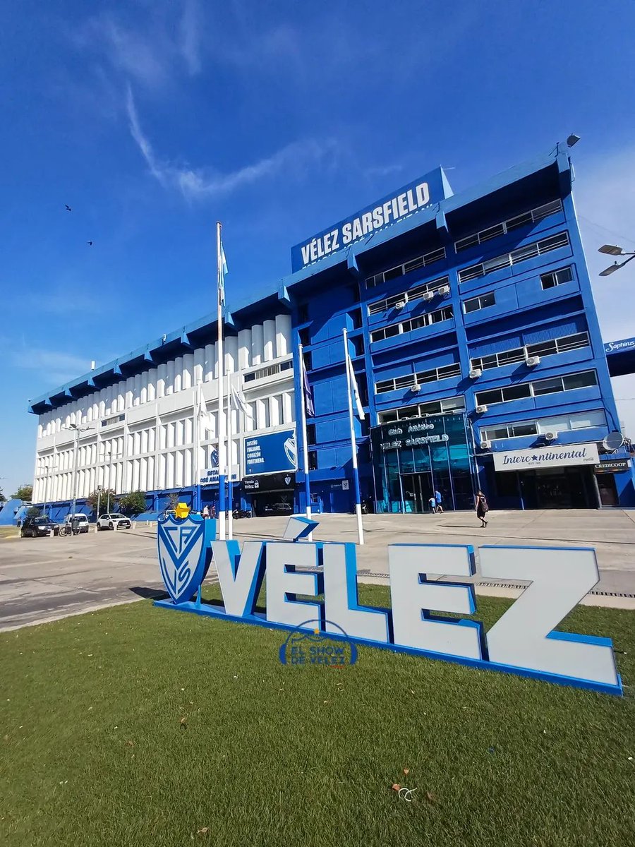 elshowdevelez's tweet photo. Nueva postal en casa: apareció el nuevo cartel “VÉLEZ” 💙🏟️🤍

¿Te gusta? 🙌🏻 https://t.co/JiTkFGe17e