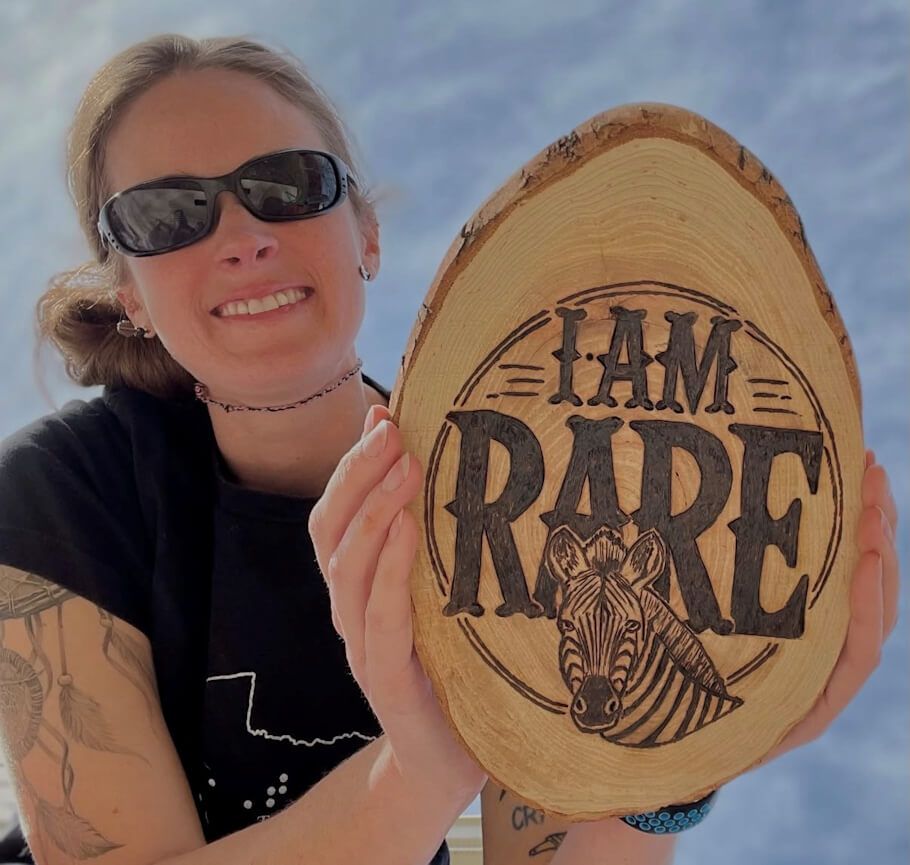 DisabledWorld's tweet photo. #Pyrographer With Usher Syndrome Wins National #RareArtist Award - Texas #pyrographer Krista Webb, living with #UsherSyndrome, named a national Rare Artist awardee by the #EveryLifeFoundation - https://t.co/gsLRIeCDo8 https://t.co/llbU23SV2J