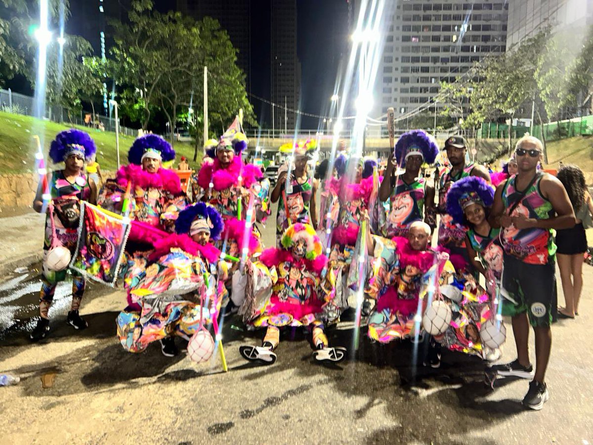 TurmaAlvoroco's tweet photo. Fechamos +1 carnaval de paz, obrigado a todos que acreditaram no projeto e tmj, turma alvoroço 2000eSempre 🅰️🅰️ https://t.co/gdDvCh6TqY