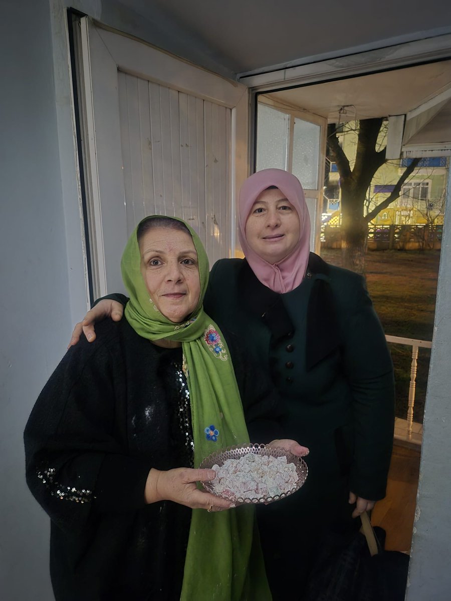 Ak Parti Tokat İl Kadın Kolları olarak, mübarek Ramazan ayının ilk teravih namazı sonrası camilerimizde hemşehrilerimize lokum ikramında bulunduk.
Birlik ve beraberliğimizi pekiştiren bu güzel akşamda, Ramazan’ın paylaşma ve dayanışma ruhunu hep birlikte yaşadık.