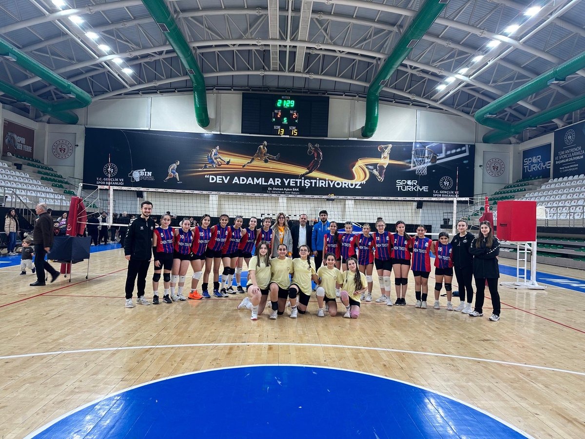 ArtukluHem's tweet photo. 🏆 ŞAMPİYONUZ! 🏆

2025-2026 TVF Gelişim Ligi Midi Kızlar finalinde Mardin Anka Spor Kulübü’nü 3-2 mağlup ederek Mardin Şampiyonu olduk! 💙🏐

Sporcularımızı ve antrenörlerimizi yürekten kutluyoruz! 👏🔥 https://t.co/FdgxhKE6RH