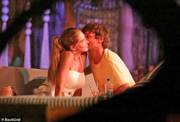 Todas inocentes pensando que era que iban a trabajar juntos y ahora el resto es historia