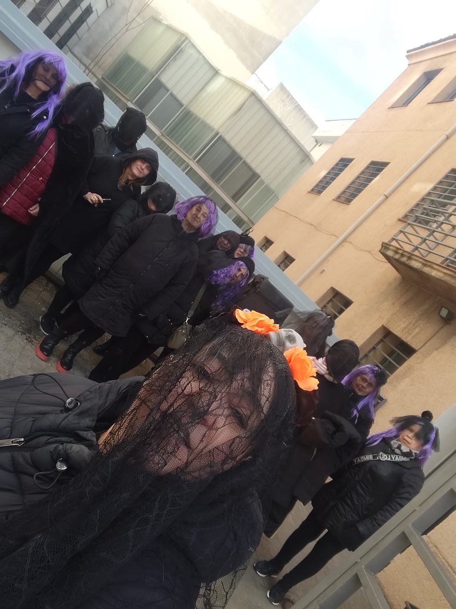 CCOO_Habitat's tweet photo. #Estapasando 

Las compañeras de SAD de Guadalajara en el 🪦 entierro de la sardina, otro día más reivindicando #ConvenioYa! ✊

@CCOOHabitat_CM No vamos a permitir trabajadoras de primera y segunda 

A mismo trabajo, mismo salario!

https://t.co/o6373oSdXD https://t.co/LcGLnlcZvd