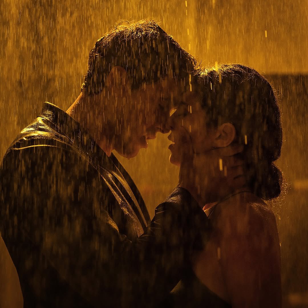 emilybadernews's tweet image. 📸 New stills from “People We Meet on Vacation” starring Emily Bader and Tom Blyth 🧡