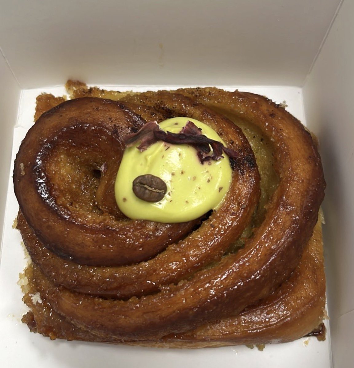 me regalaron esto sabiendo q no me gusta el dulce, un pecado 😔