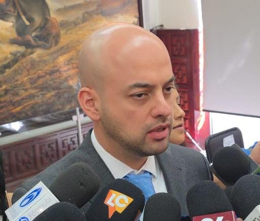 EL TJA DEFINIRÁ EL FUTURO DE LA NOTARÍA QUE ENCABEZABA EL EX FISCAL DE MORELOS

El Secretario de Gobierno del Estado, Edgar Maldonado, informó que el Tribunal de Justicia Administrativa (TJA) determinará si procede la revocación de la patente notarial de Uriel Carmona, ex fiscal