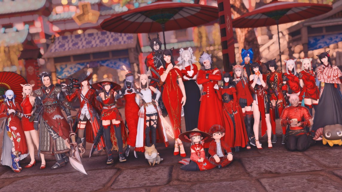 Happy Lunar New Year! Got invited by nyomi_noms to take a picture with her FC and friends yesterday😃 We're so pretty hehe I'm the one all the way on the left with the parasol!