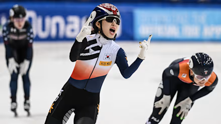 ¡Final de locura! Países Bajos se queda sin medalla por una caída y Canadá pierde el oro por una desconcentración.

Patinaje de Velocidad en Pista Corta - 3000m Relevo Femenil

🥇 Corea del Sur🇰🇷 - 4:04.014
🥈 Italia🇮🇹 - 4:04.107
🥉 Canadá🇨🇦 - 4:04.314