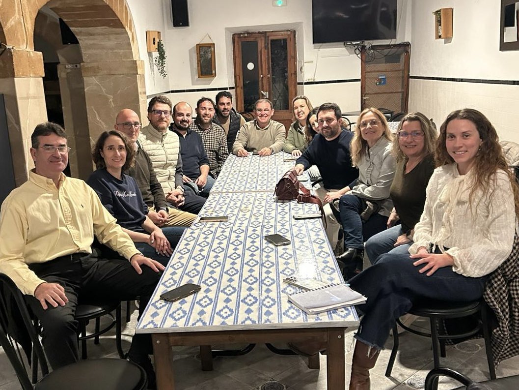 ppbalears's tweet image. La junta local de Consell ja fa passes fermes per impulsar la seva renovació i preparar el canvi que arribarà el 2027. 

És el moment de tornar a il·lusionar, de construir una alternativa sòlida i de recuperar un govern que escolti i gestioni de cara els veïnats.

Tenim equip,