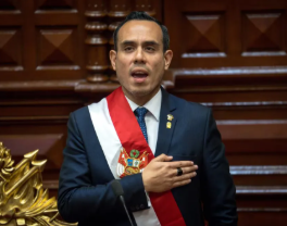 SebastianRochaZ's tweet photo. 🔹En Perú 🇵🇪 un politico que se junta a escondidas con empresarios chinos para favorecerlos es destituido de su cargo.

En Chile 🇨🇱, es Presidente de la Cámara de Diputados y después la misma gente lo reelige senadora y asi usufructuar 8 años mas de la política. https://t.co/eA14fzoxB6