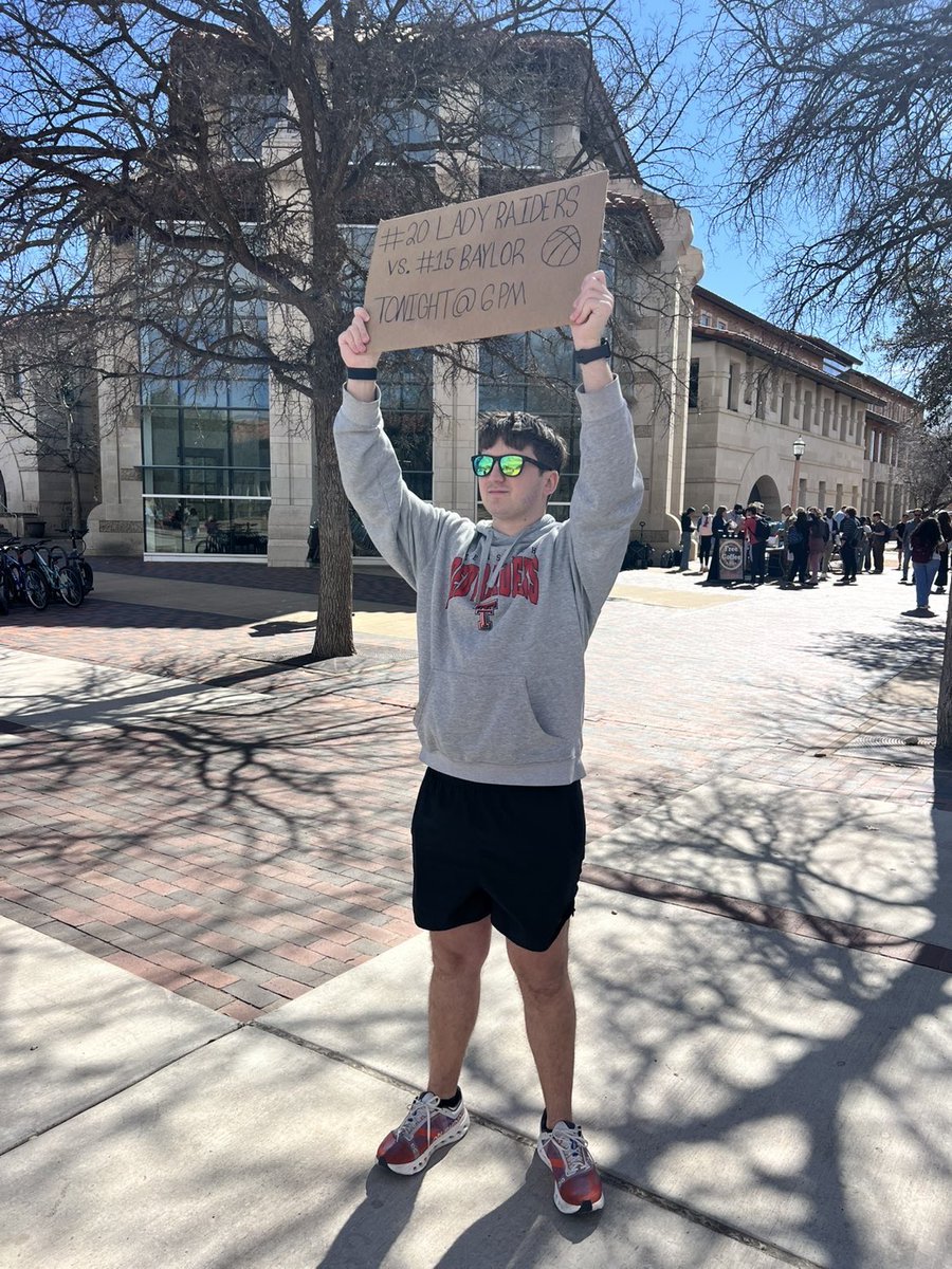 Y’all read his sign! Doors open at 5:00pm, Tip-Off at 6:00pm. WRECK BAYLOR!

#2KStudentChallenge | #WreckEm