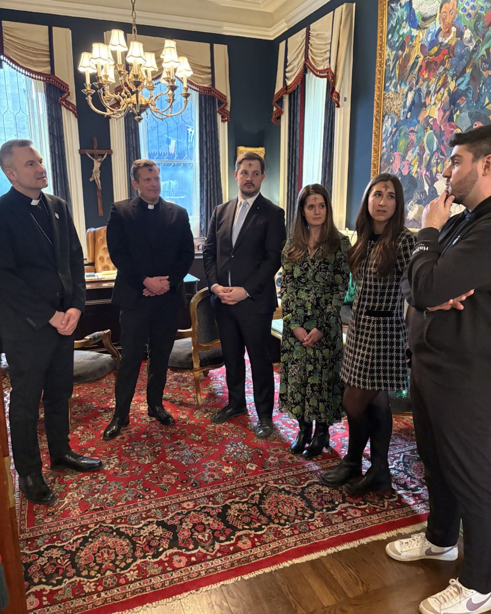 .@ABPNewYork Hicks met with <a href="/HallowApp/">Hallow</a> co-founders Alex Jones and Alessandro DiSanto,<a href="/thechosentv/">The Chosen</a> actor Jonathan Roumie for a simple lunch on Ash Wednesday in the rectory of <a href="/StPatsNYC/">StPatsNYC</a> to discuss contemporary means of evangelization. 

Photos: Shannon Raphael/The Good Newsroom