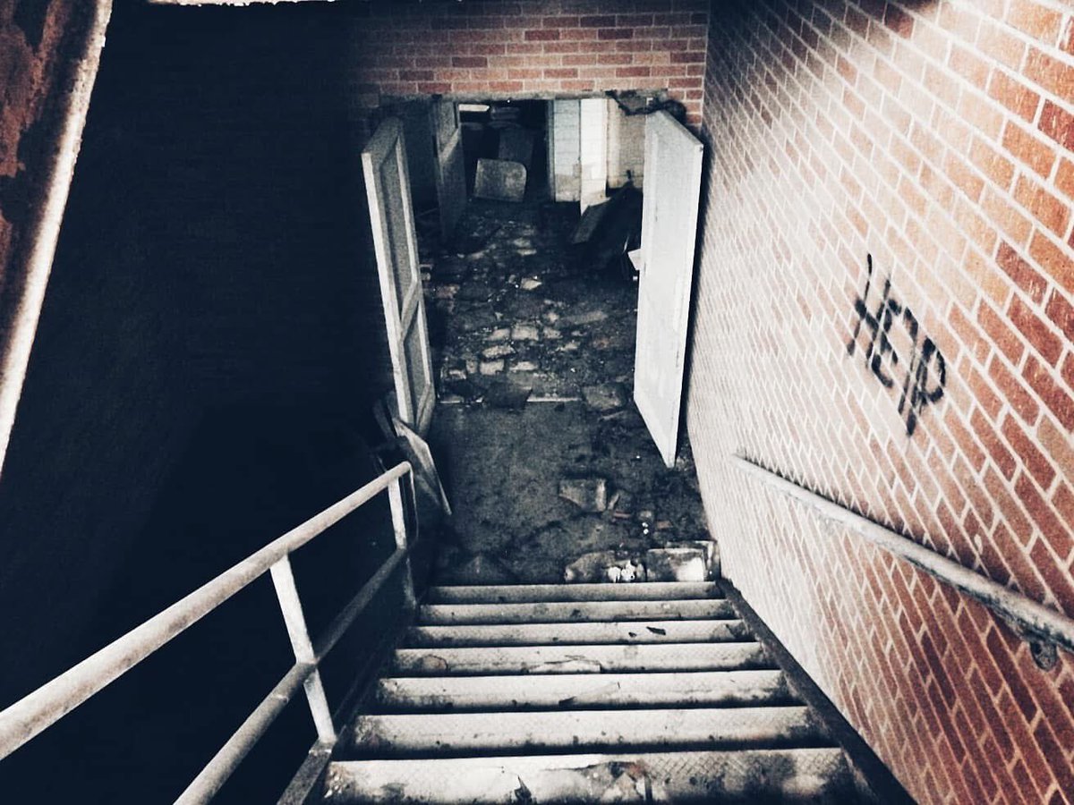 mcguire_marline's tweet photo. Today’s daily picture theme is #handrails https://t.co/AMgxI2sXNd