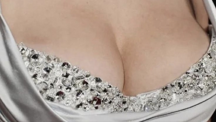 Give a like this Sydney Sweeney or you have terrible day 😭