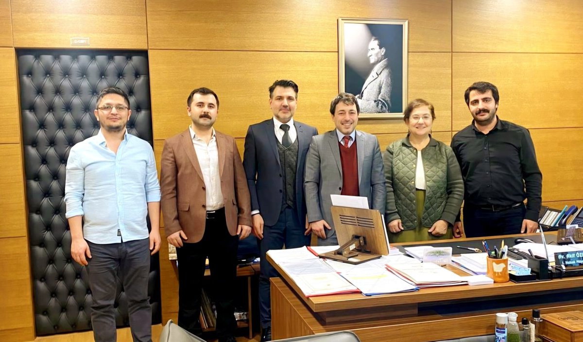 Kamuda Çalışan Avukatlar Derneği olarak Devlet Su İşleri Genel Müdürlüğü 1. Hukuk Müşaviri Av. Akif ÖZKAN'ı ziyaret ettik. Değerli sohbetleri ve mesleğimize olan destekleri için kendisine teşekkür ediyoruz.