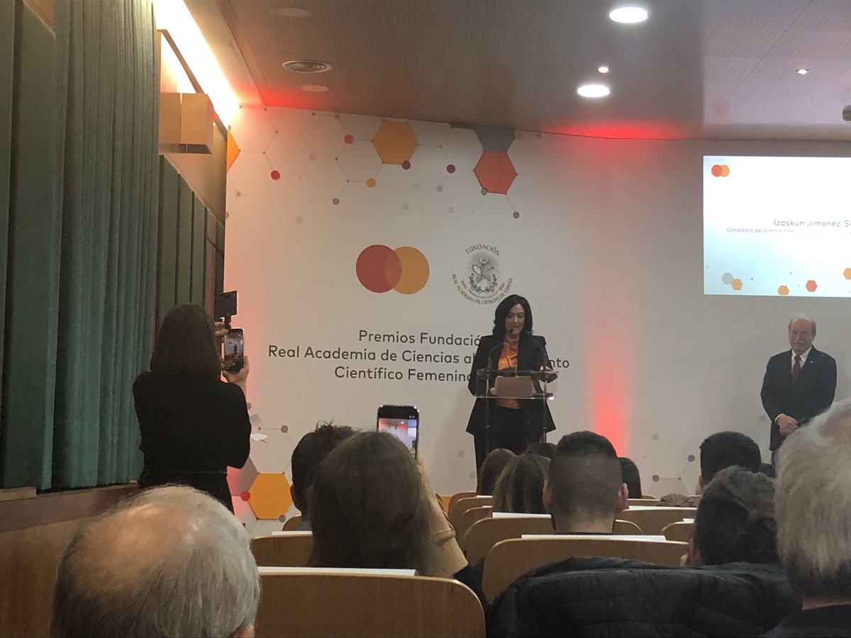 JacoboAguirreA's tweet photo. Mi colega y amiga Izaskun Jiménez Serra recibió ayer el premio al joven talento femenino. Merecidísimo reconocimiento a toda una carrera dedicada a la astroquímica del medio interestelar. ¡Enhorabuena! @C_Astrobiologia @csic https://t.co/XFLRpbngAd https://t.co/QaZKkRYGpm