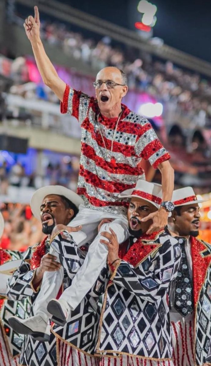 NossosOrixas's tweet photo. Homenagear alguém em vida é um dos maiores feitos que se pode fazer, homenagear um sambista e seus feitos em vida é homenagear o próprio samba, é Axé! 

Viradouro é campeã do Carnaval 2026. https://t.co/m5pDYOIPfr