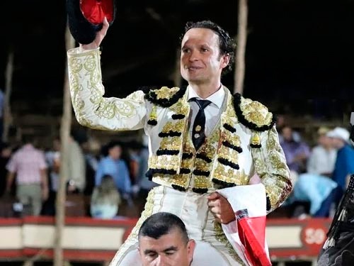 Continúa el Maestro Antonio Ferrera su triunfal temporada en México. Ayer Puerta Grande en Colima. En nada, vuelve a España. Madrid le espera.