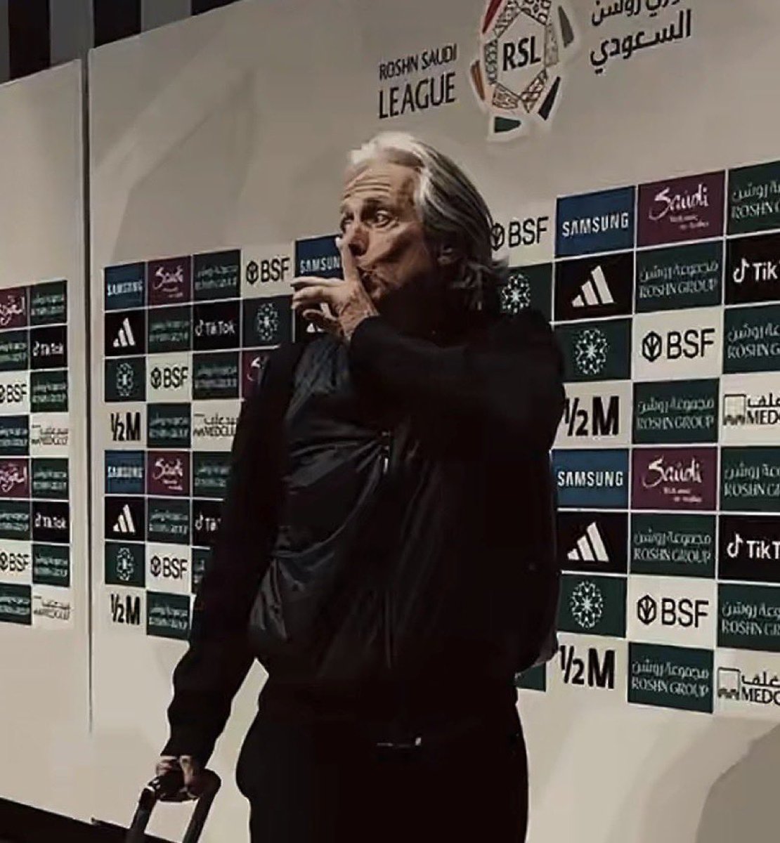 🔵📊 ||
إحصـائيات النصر فـي مباراة آركداغ :
• الإستحواذ (79%)
• التسديدات (14)
• على المرمى (3)
• الفرص المحققة (2)
• عدد الركنيات (5)  
• التمريرات (766)
• عدد البطاقات الصفراء (0)
#SKYNFC