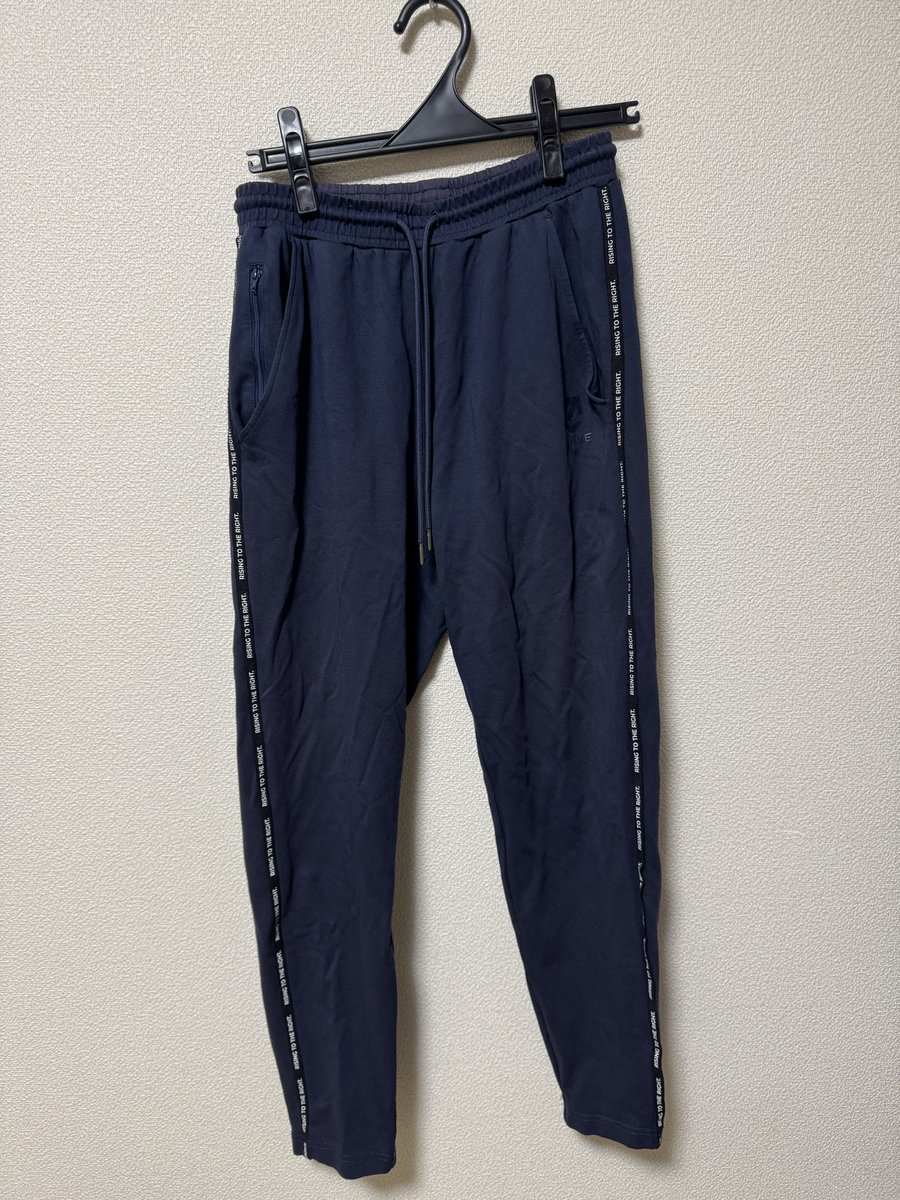 teacher_yawara's tweet photo. EVANEの初期の頃のテーパードパンツ👖
自分が履いたらシルエットはジョガパンになってしまってたけど、すっごい良かった。
これ以上履くとスクワット中に股の部分が裂けそうだったのでお別れです。
手放すのは惜しいですが、よく保ってくれました。ありがとうございました🏋️
#EVANE
#筋トレ https://t.co/lBvSVOAglu