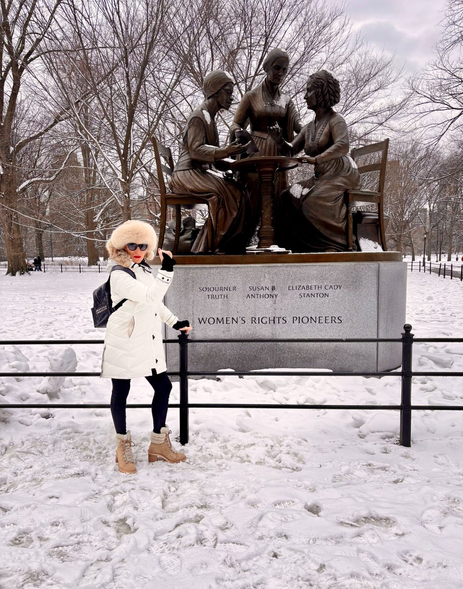 Dawn Neesom tweet media