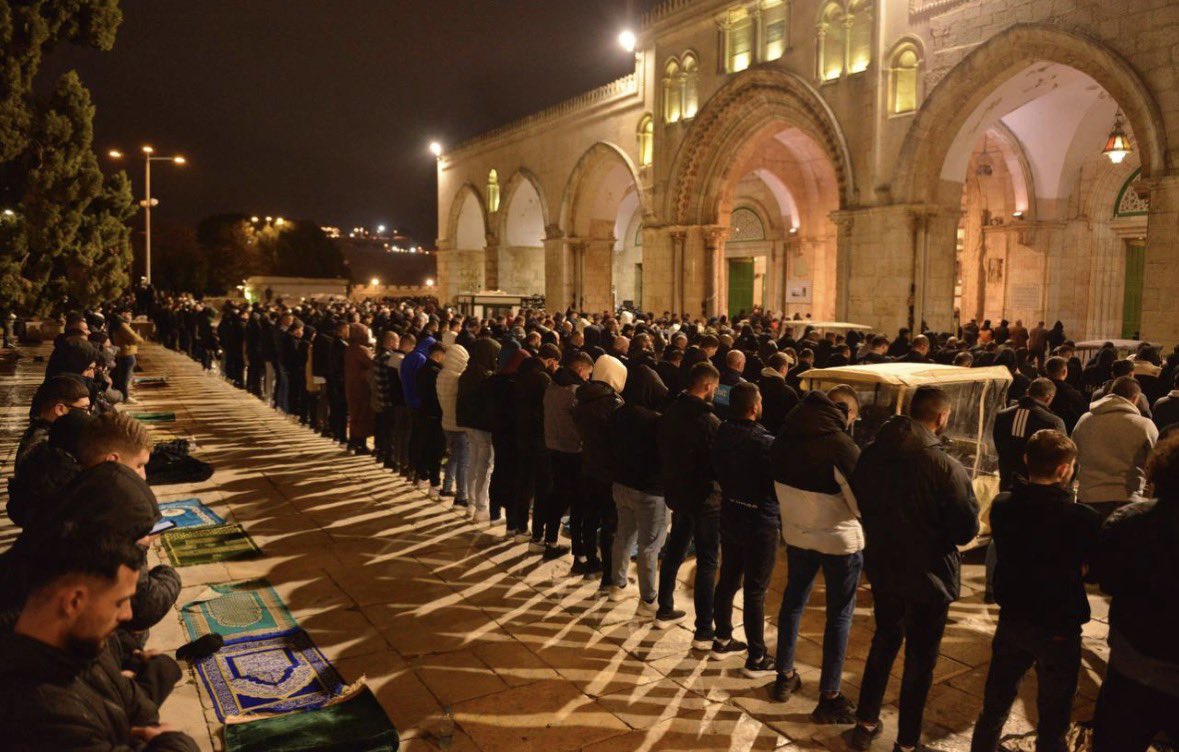 Miles de musulmanes, pueden celebrar el Ramadán en paz y tranquilidad.
Israel es un país donde todos sus ciudadanos pueden ejercer su fe con total tranquilidad. Estas imágenes son prueba de ello, pese a que los medios y redes propalestinas y anti israelíes, como algunas también