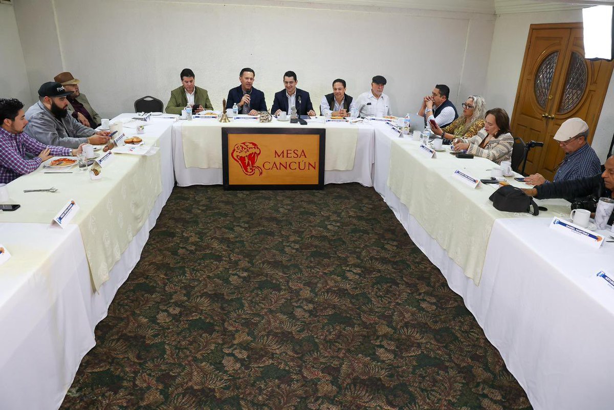 gradillasrob's tweet photo. Estamos muy contentos de reunirnos junto a periodistas de gran trayectoria en @Mesacancun, donde sostuvimos un diálogo abierto y productivo sobre los avances que hemos logrado en Sonora. 

Gracias por la invitación a mis estimados @Beborodriguez  y @GerrySalazar, fue un espacio enriquecedor donde pudimos destacar el fortalecimiento de nuestros destinos, la promoción estratégica y la llegada de nuevas inversiones han impulsado el crecimiento del estado.

El compromiso de nuestro Gobernador @AlfonsoDurazo, ha sido clave para trabajar con visión de futuro, para que Sonora continúe consolidándose como un estado pionero en progreso y prosperidad.