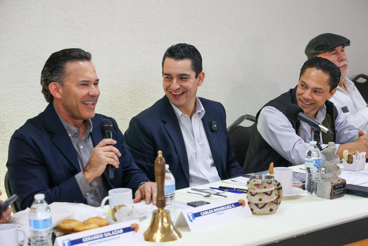 gradillasrob's tweet photo. Estamos muy contentos de reunirnos junto a periodistas de gran trayectoria en @Mesacancun, donde sostuvimos un diálogo abierto y productivo sobre los avances que hemos logrado en Sonora. 

Gracias por la invitación a mis estimados @Beborodriguez  y @GerrySalazar, fue un espacio enriquecedor donde pudimos destacar el fortalecimiento de nuestros destinos, la promoción estratégica y la llegada de nuevas inversiones han impulsado el crecimiento del estado.

El compromiso de nuestro Gobernador @AlfonsoDurazo, ha sido clave para trabajar con visión de futuro, para que Sonora continúe consolidándose como un estado pionero en progreso y prosperidad.