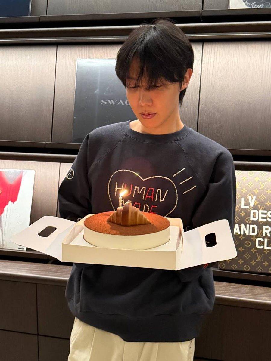 71Sonia71's tweet photo. @_BTSMoments_ @btspicstwt_ HAPPY HOBI DAY
J-HOPE'S SWEETEST BIRTHDAY
#HOBIDAY #HAPPYJHOPEDAY
#HAPPYBIRTHDAYJHOPE
#To_Be_Continued_218
#HOBIDREAMS2026
#WithjhopeAlways
#AnotherYearOfHope
#HopeBornToShine
#HopeBringsSweetDreams
#제이홉의하루가_사랑으로가득하길
#제이홉_생일복_많이받아 https://t.co/eYhM7mxPlt