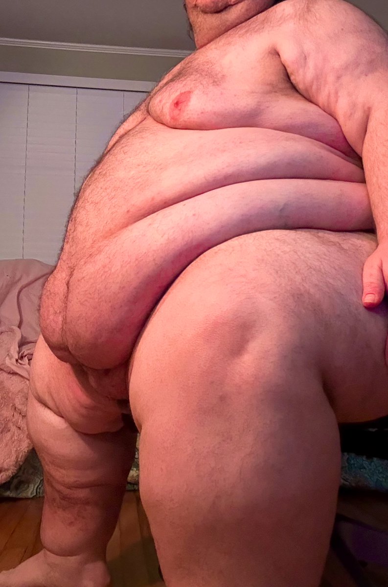 Who wants to come and fuck my #fatass and enjoy this #superchub the way my body is meant to be enjoyed! Come and fuck every crevice and bring some friends and leave my body and fucked and #cumdrenced mound! This #fatfuck needs to be enjoyed! #superchubstud