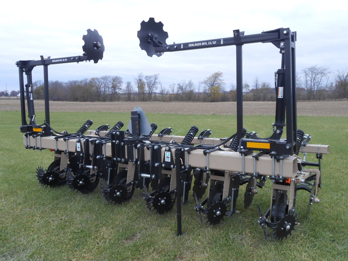 MachineryPete's tweet photo. Just posted new YouTube video, my chat w/ Ty Krueckeberg, National Sales Mgr. @RemlingerMfg. Family owned company in Kalida, OH w/ 60+ Year history making equipment solutions to help farmers be better. Ty and I talk about their expanding product line: https://t.co/8Yv7b4PA9P https://t.co/nmjAMki7SC