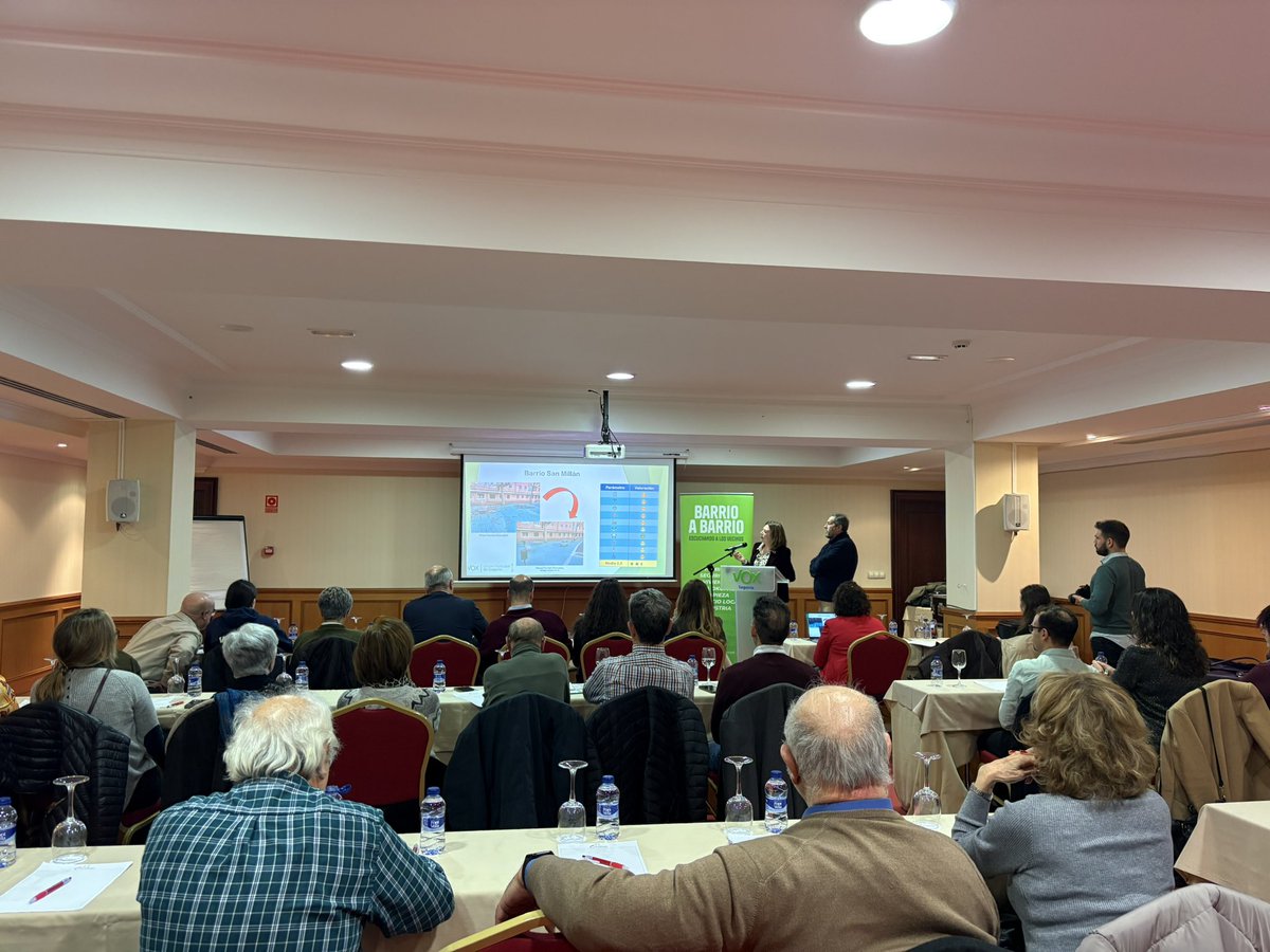 VOXSegciudad's tweet photo. Hoy hemos presentado el plan de barrios que ha elaborado el GM de VOX con la colaboración de las Asociaciones de vecinos.

Un plan integral que recoge las necesidades reales de los barrios de Segovia, tras años de inacción por parte de los gobiernos del PSOE y del PP. https://t.co/ZhIpCMHTlG