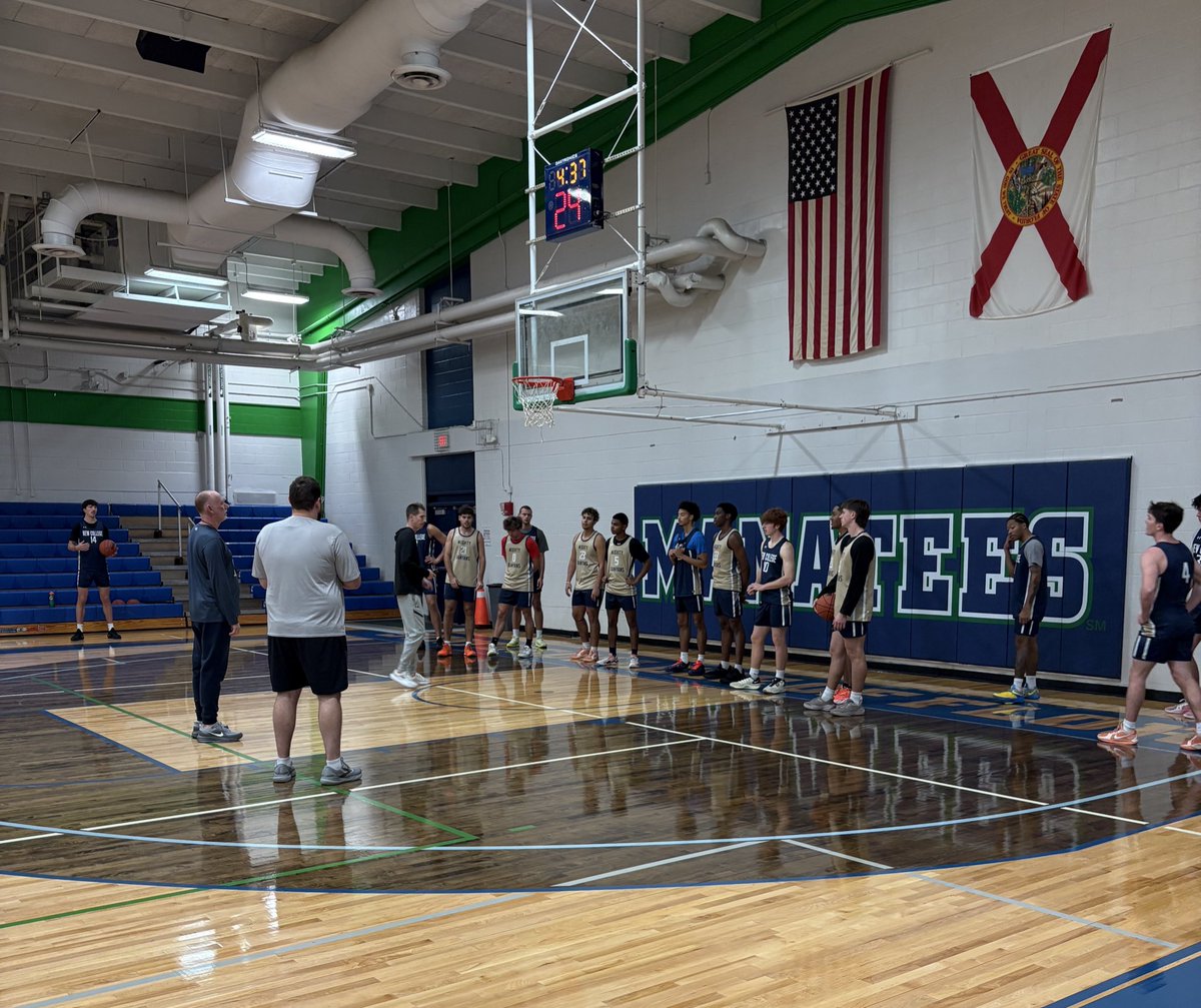 KyleMcVey23's tweet photo. Enjoyed speaking to @NCFBanyansMBB and then watching practice Tuesday! Excited to see their game tonight! Thanks to @CoachWingreen for having me!
#EnergyElevates https://t.co/YiX5R1btxS