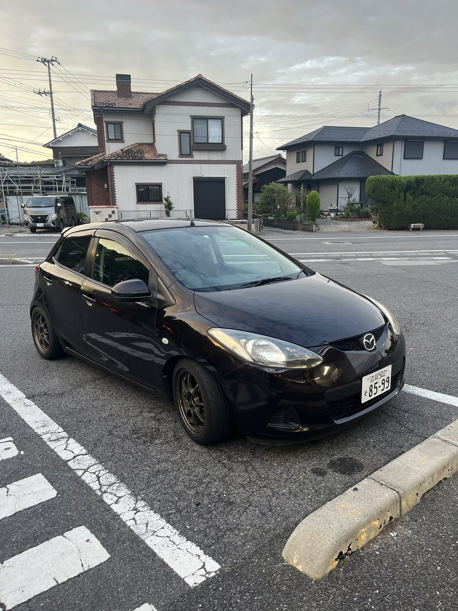 #この車を選んだ理由
最初マーチニスモの素マーチ化されてるの買おうと思ったのにちょうど売れちゃって、ガン萎えしてた時に悪魔の囁気でこれなった🥲