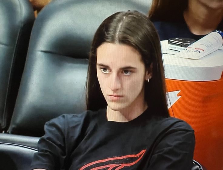 zeascorner's tweet photo. I love it when she looks like wants to destroy everyone with her eyes https://t.co/m1ZkShvXhO
