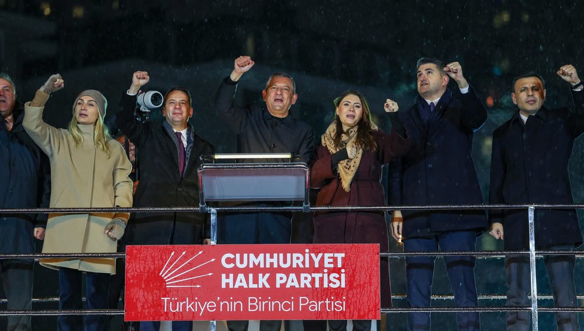 ZaferPOLAT05's tweet photo. Ataşehir mitingimiz yoğun yağışa rağmen inançla ve umutla doluydu ..

#Hedefİktidar https://t.co/2cV6pyCYyi