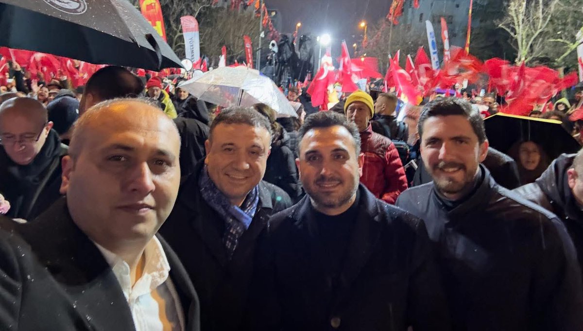 ZaferPOLAT05's tweet photo. Ataşehir mitingimiz yoğun yağışa rağmen inançla ve umutla doluydu ..

#Hedefİktidar https://t.co/2cV6pyCYyi