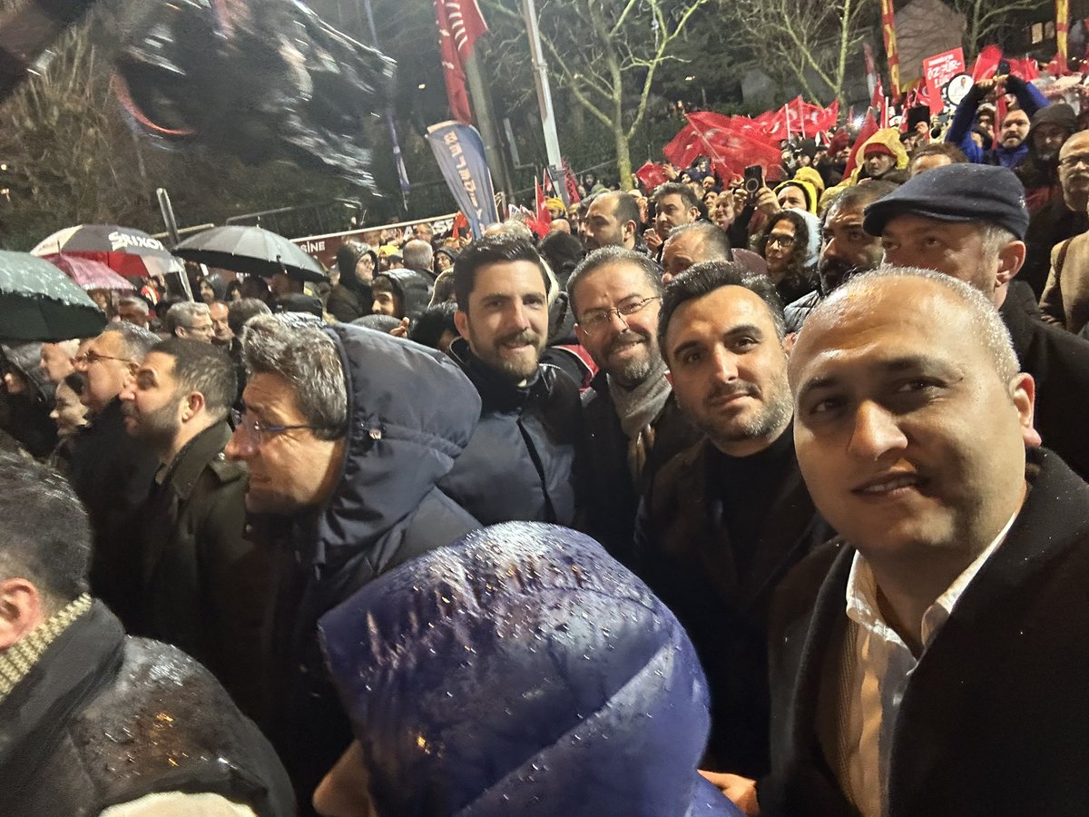ZaferPOLAT05's tweet photo. Ataşehir mitingimiz yoğun yağışa rağmen inançla ve umutla doluydu ..

#Hedefİktidar https://t.co/2cV6pyCYyi