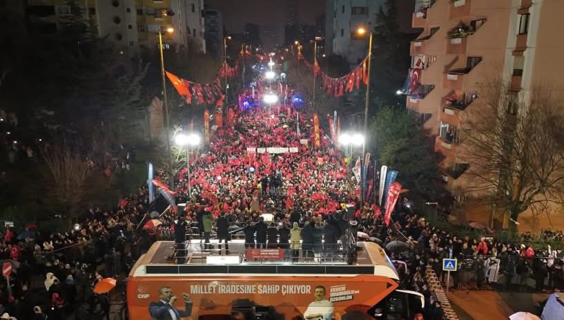 ZaferPOLAT05's tweet photo. Ataşehir mitingimiz yoğun yağışa rağmen inançla ve umutla doluydu ..

#Hedefİktidar https://t.co/2cV6pyCYyi