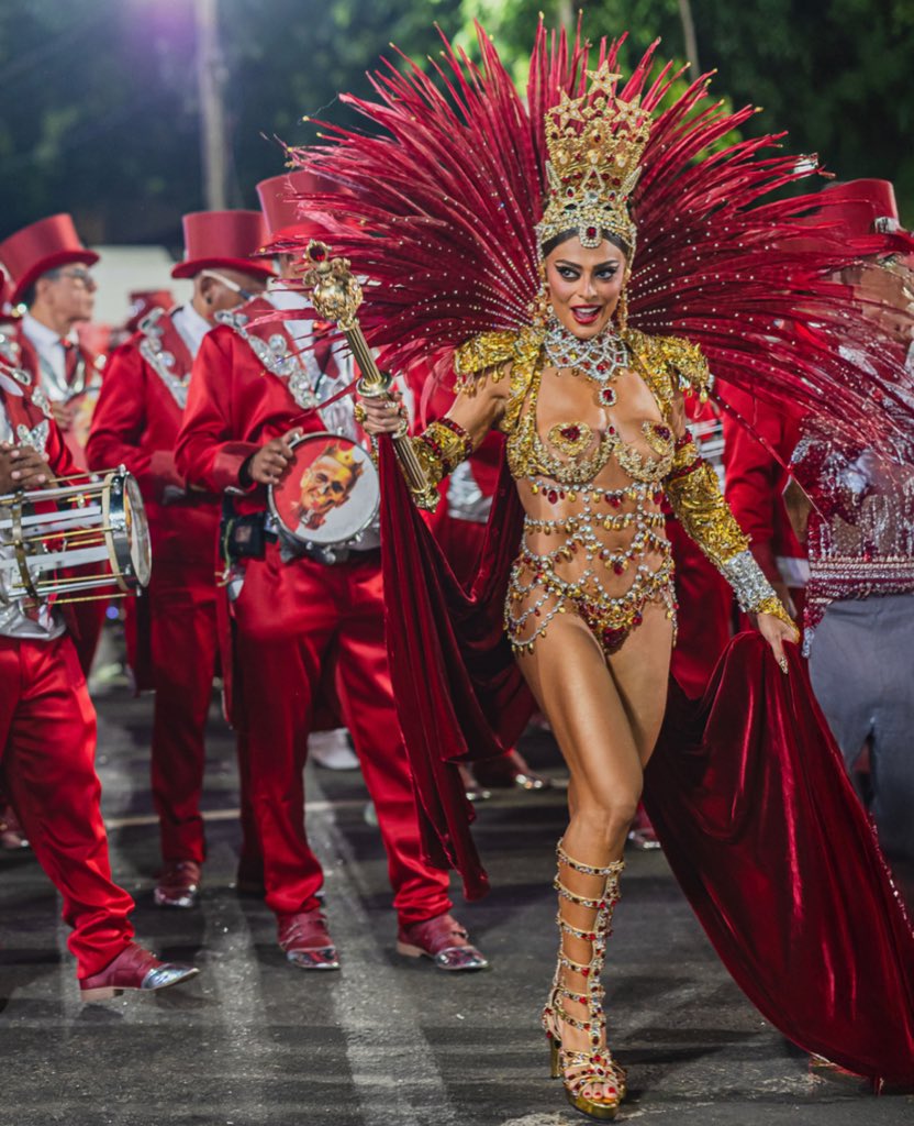saintdemie's tweet image. juliana paes in custom dolce and gabbana at the rio carnaval parade.
photographed by iude