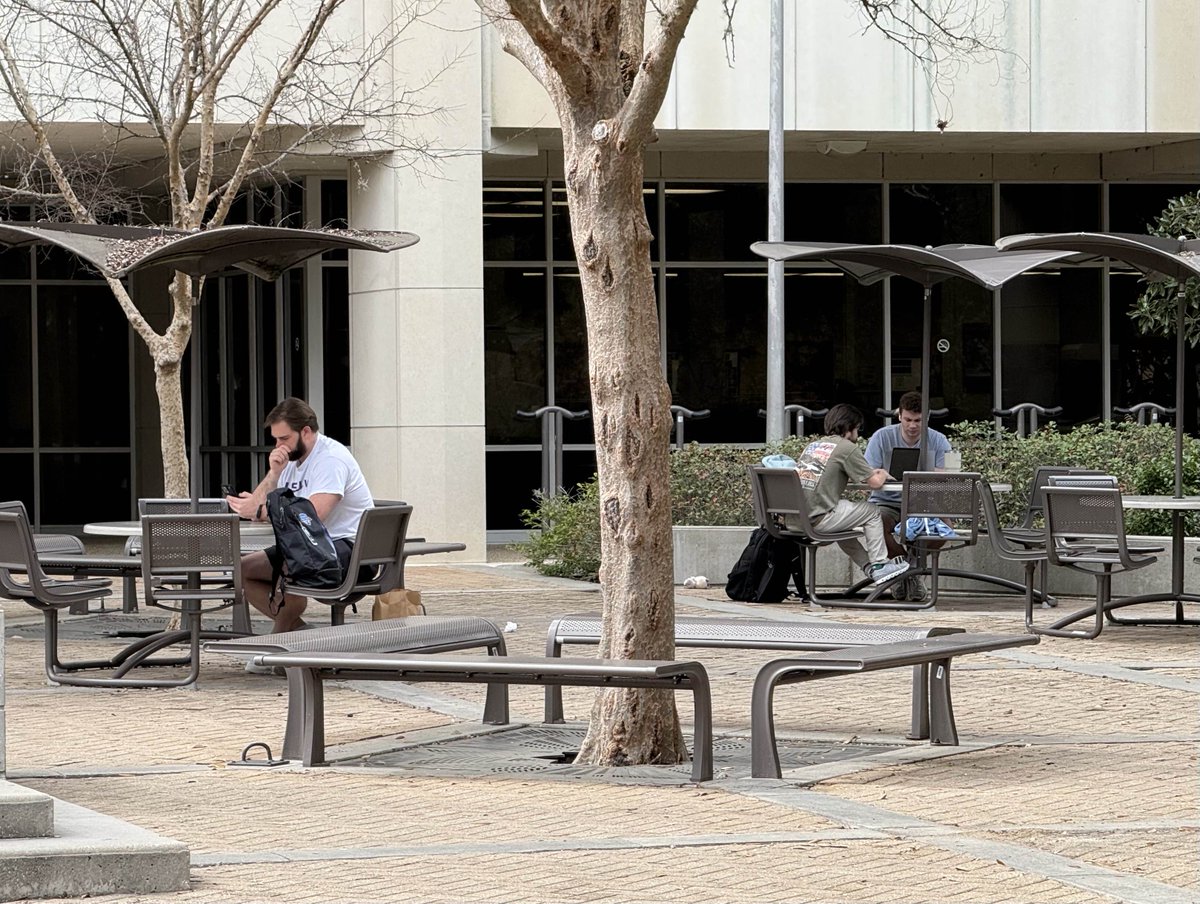 LSULawCenter tweet media