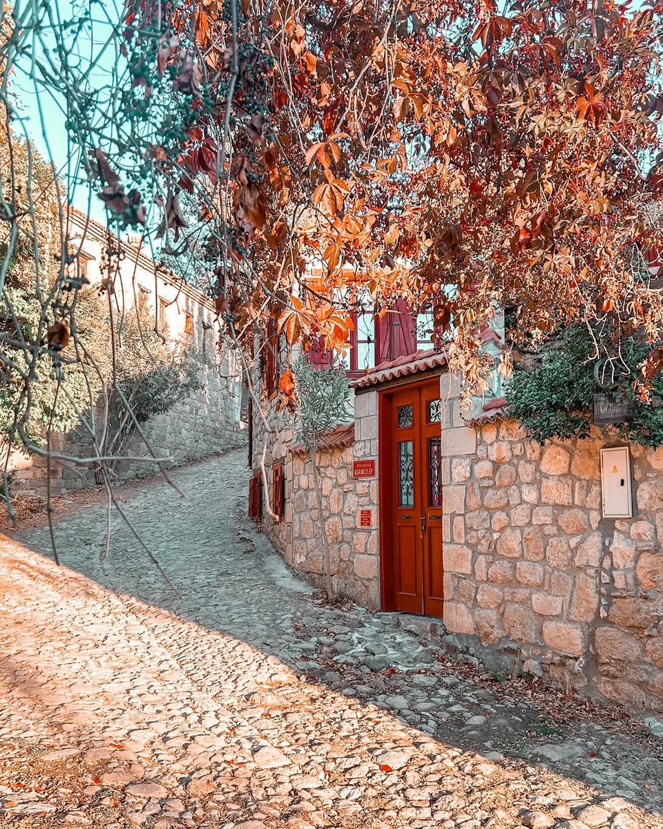 Çanakkale, Adatepe Köyü’ne gitmeliyiz.